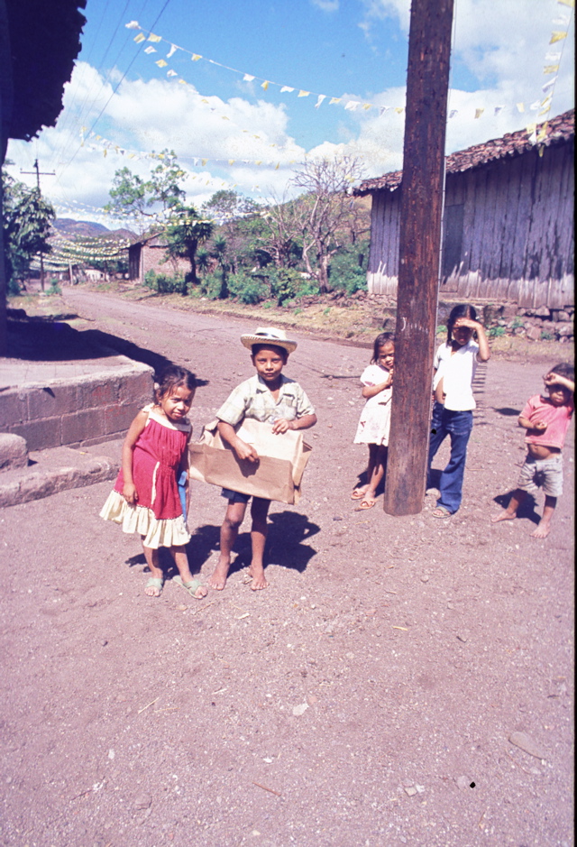 Nicaragua 1980-81 Terrabona Darling e altri bimbi