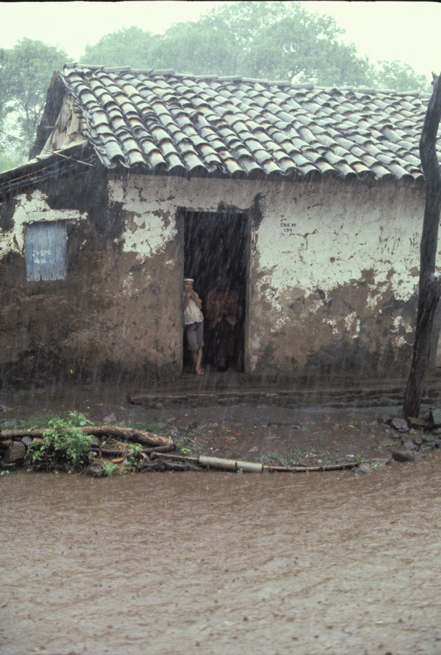 Nicaragua 1980-Terrabona  pioggia