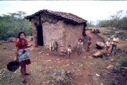 Nicaragua 1980-81 famiglia povera